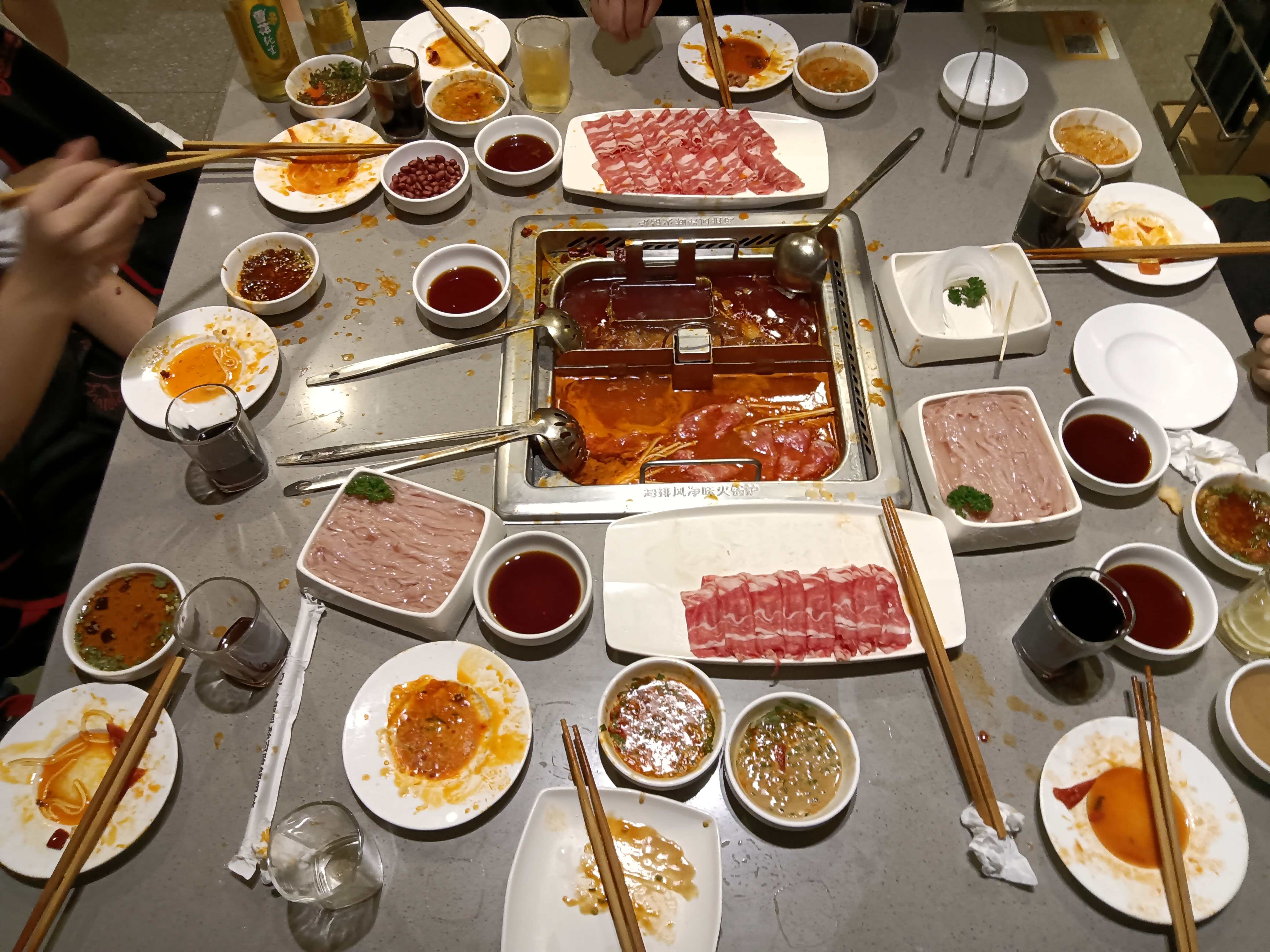 杯盘狼藉