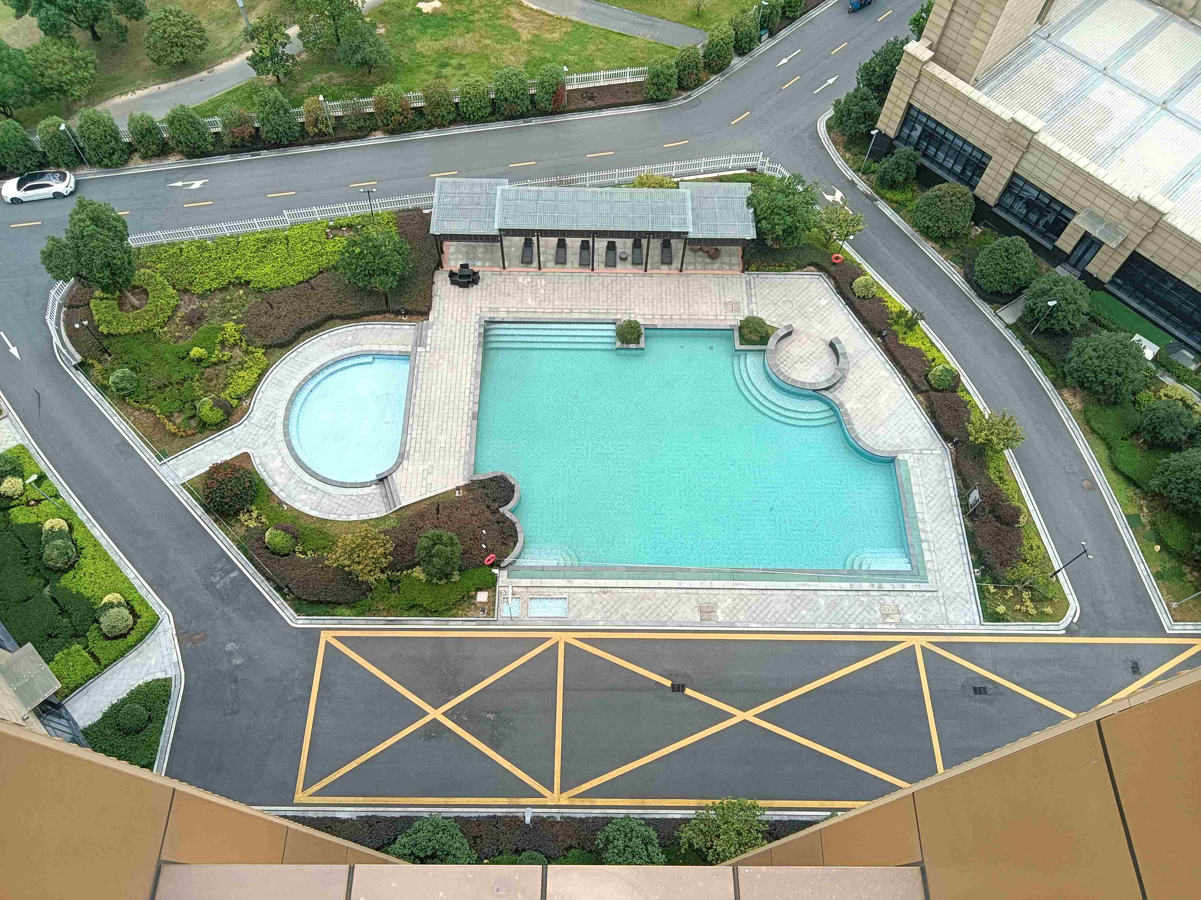 露天泳池