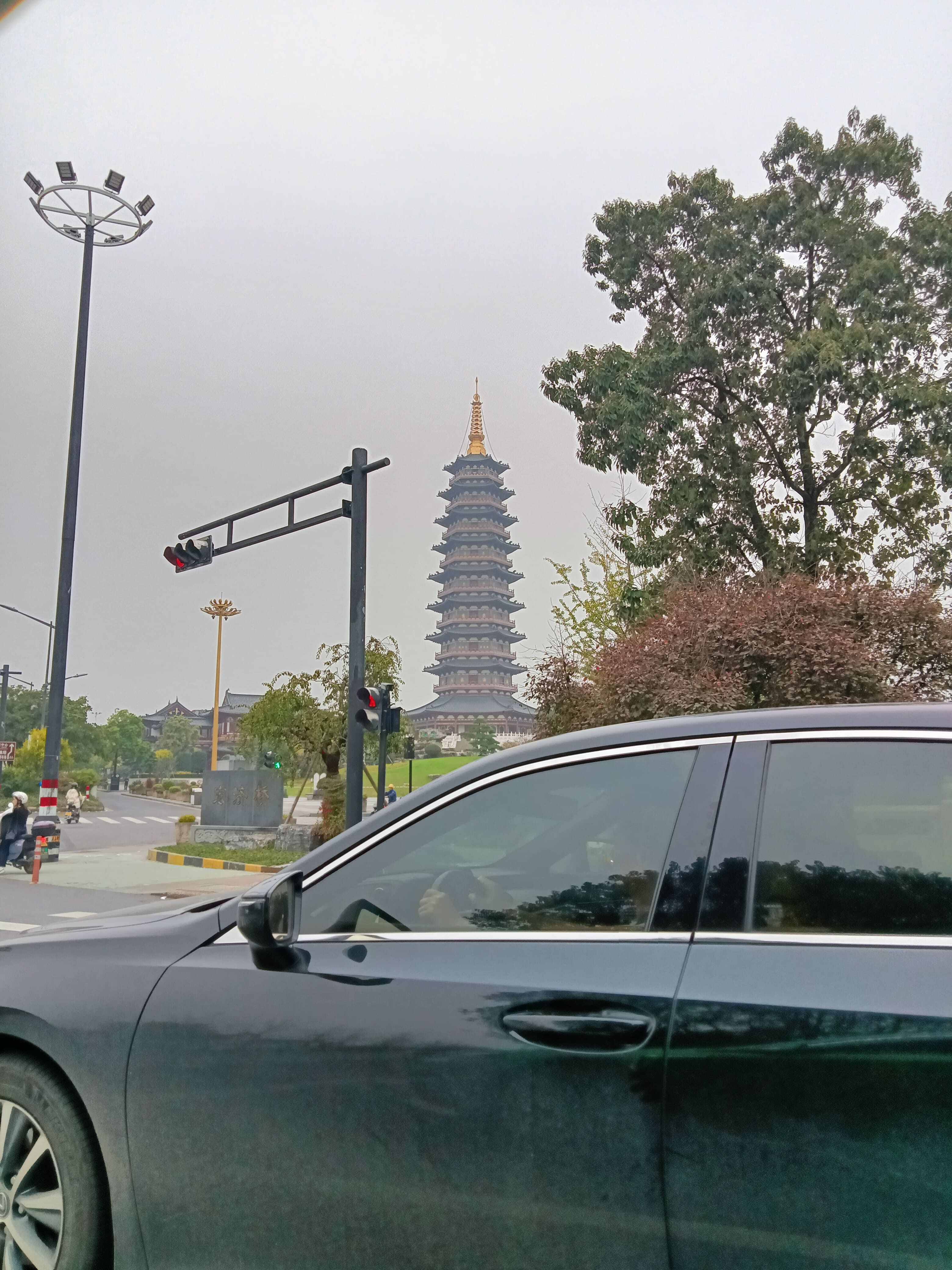某塔（旅游景点）